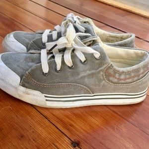 CUTE CONVERSE STYLE SHOES